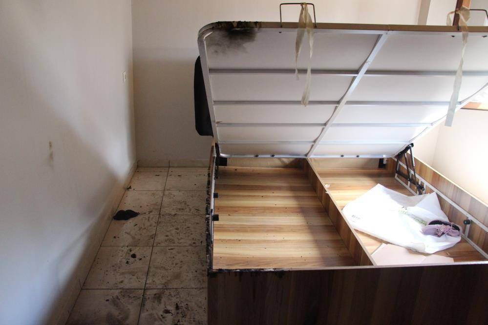 Köy evinde esrarengiz olay: Yanan evlerinin yerine yaptıkları ev de yandı 3